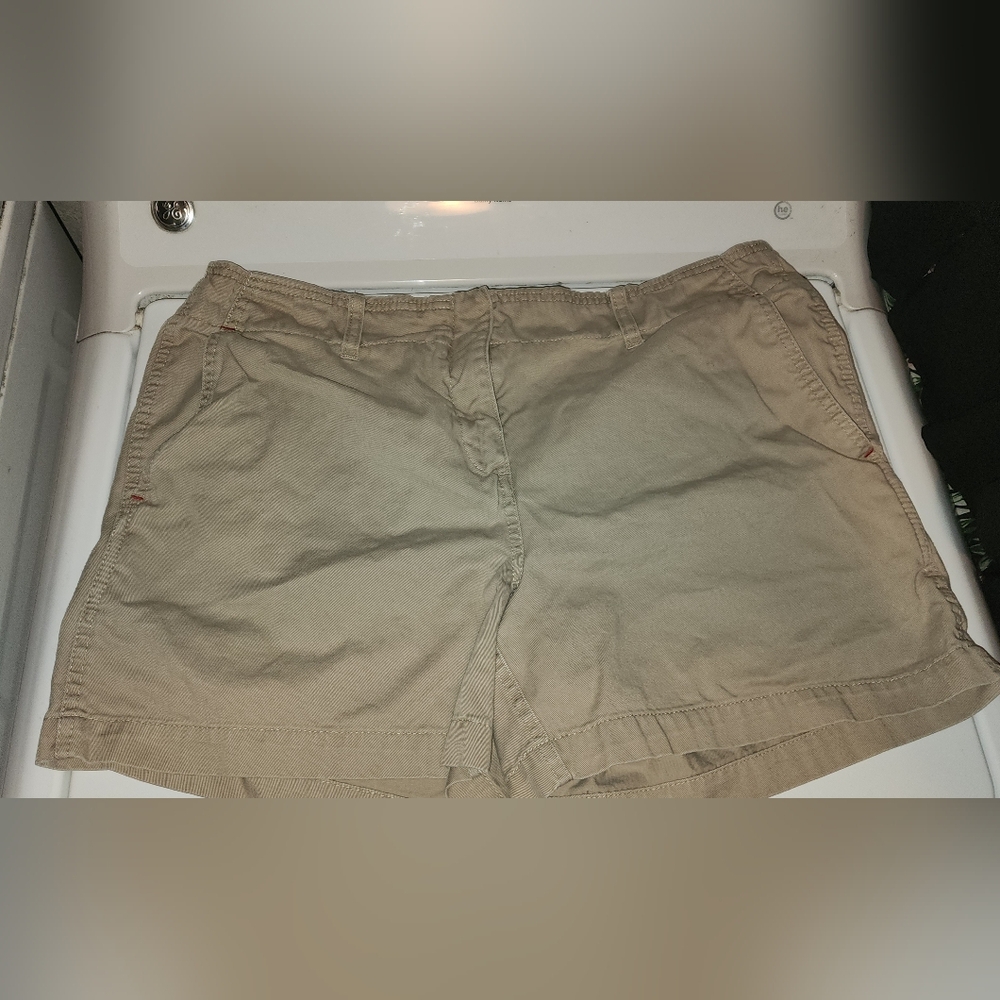 TOMMY HILFIGER Women's Khaki Shorts Size 14 Mid-rise Beige Flat Front Pre-owned